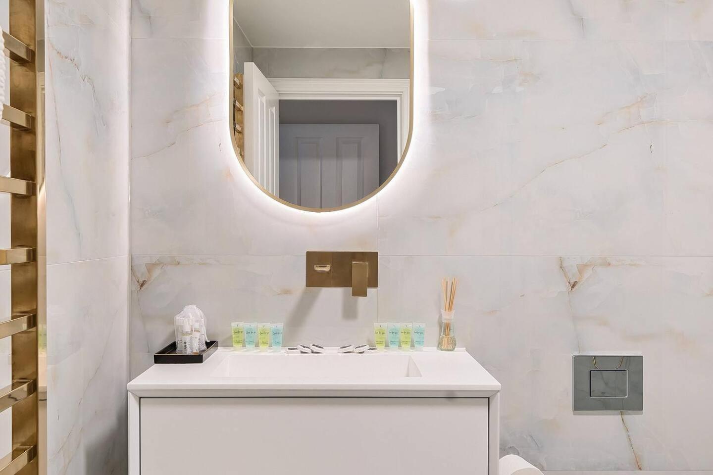 Pass The Keys Stylish Flat With Courtyard Londres