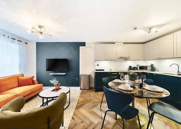 Pass The Keys Stylish London Flat With Courtyard